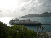 Kreuzfahrtschiffe im Hafen von Philipsburg