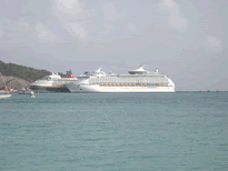 Kreuzfahrtschiffe im Hafen von Philipsburg