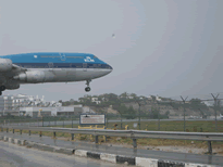 Am Flughafen (Mullet Bay) eine Boing 747 von der KLM