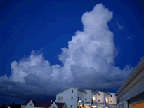 Nicht nur der Sternenhimmel ist schöner und üppiger als bei uns, auch die Wolkenbilder sind es